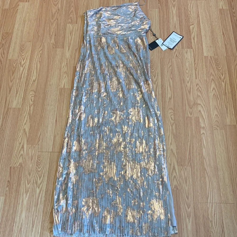 ADRIANNA PAPELL Silver Multi Pleated Foil One Shoulder Dress - Picture 2 of 10
